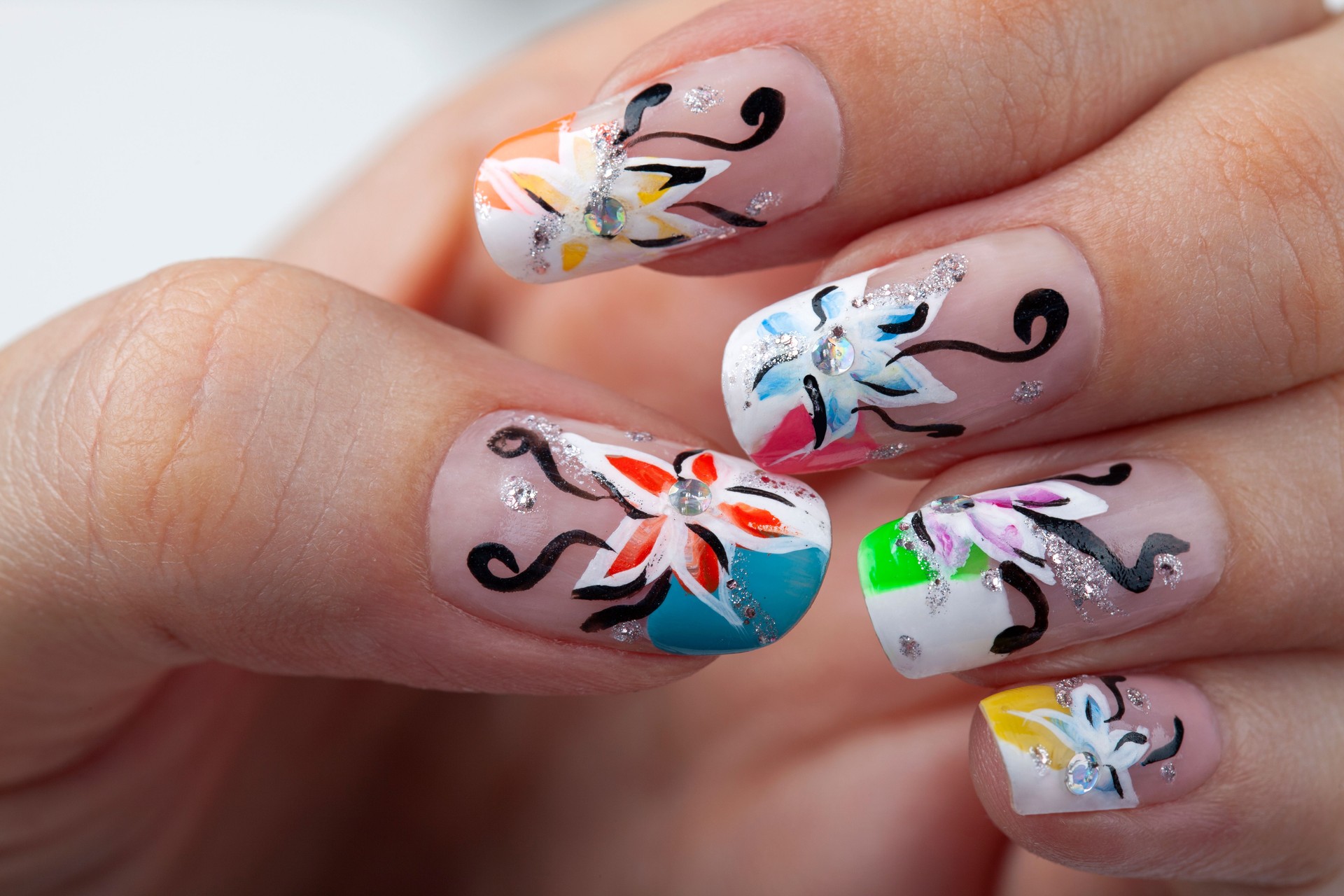 Nail art colorful flowers manicure